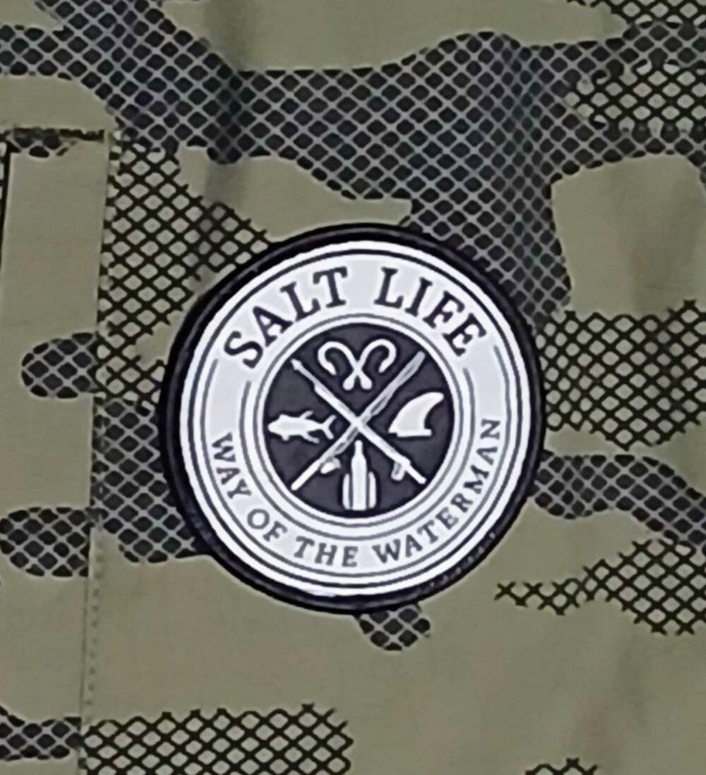 Salt Life Mens M Scaled Rogue Camo Lightweight Full Zip Patch Jacket Green